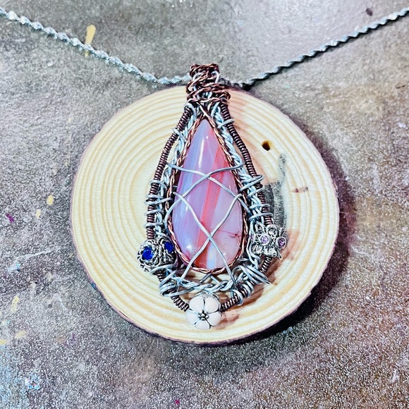 Extravagant Lace Agate Statement Necklace - Picture 2 of 7